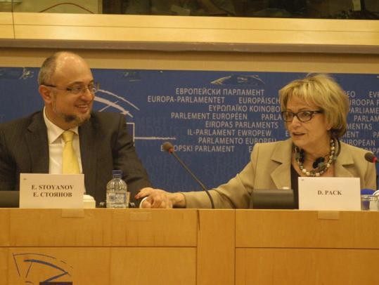 С председателя на Комисията по Култура на ЕП Doris Pack по време на третата конференция, посветена на Европеана